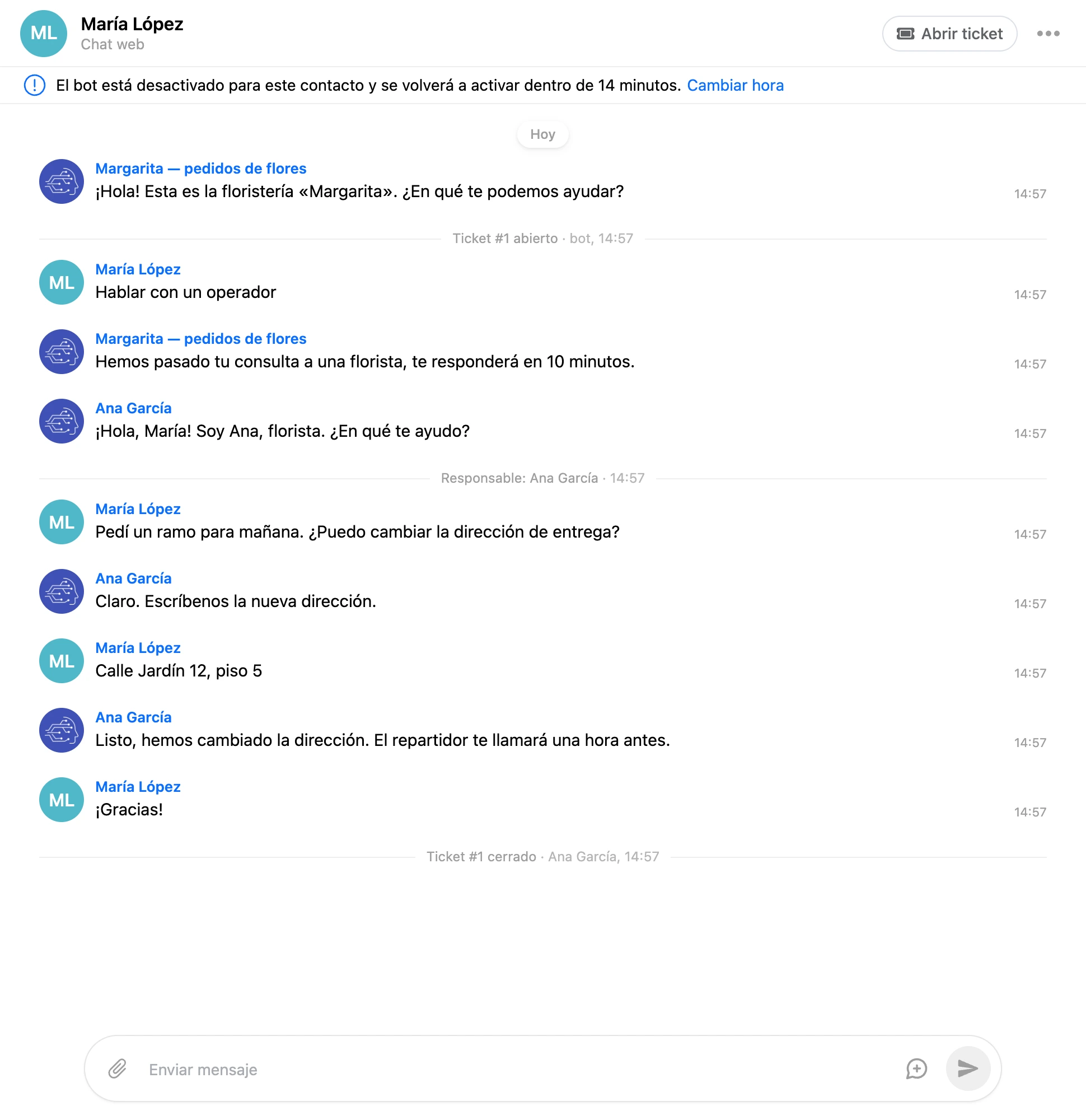 El historial del ticket en el chat: lo abrió el bot, Ana García pasó a ser la responsable y lo cerró